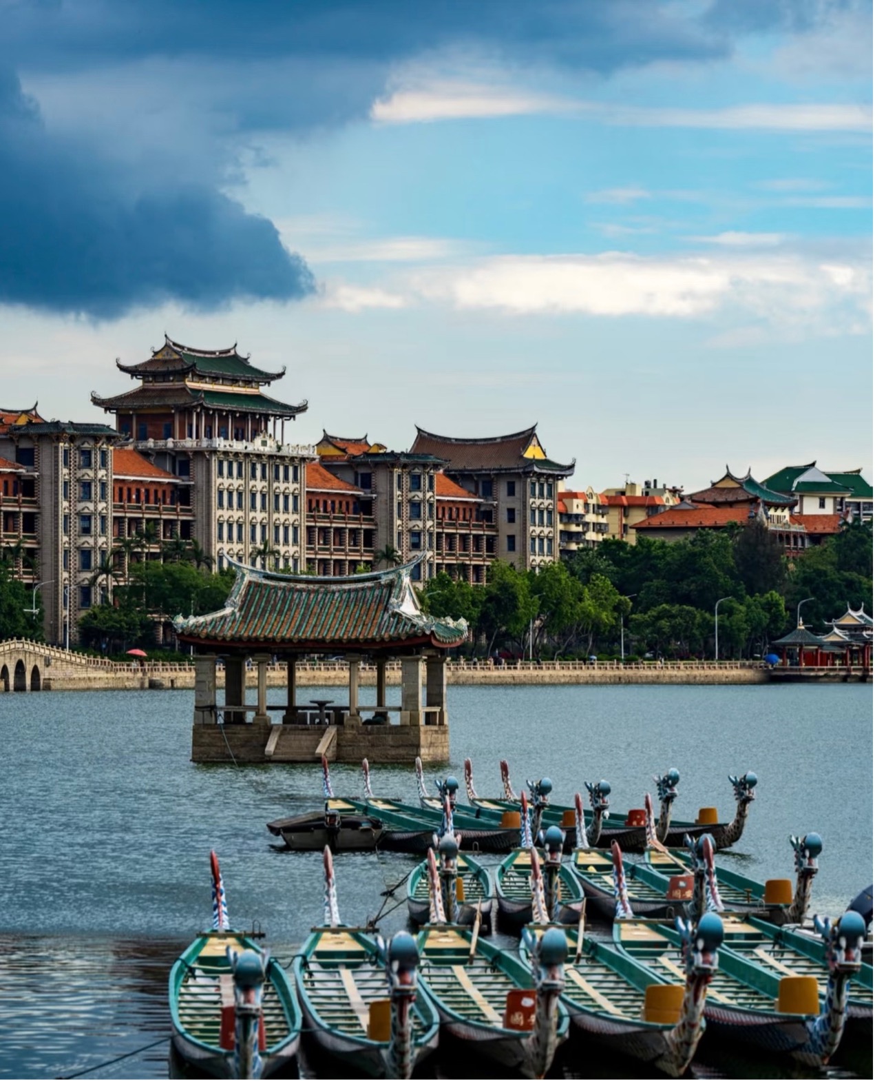 Dragon Boat Pond (龙舟池)